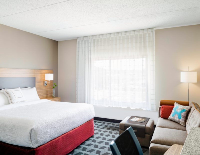 TownePlace Suites by Marriott King bed suite